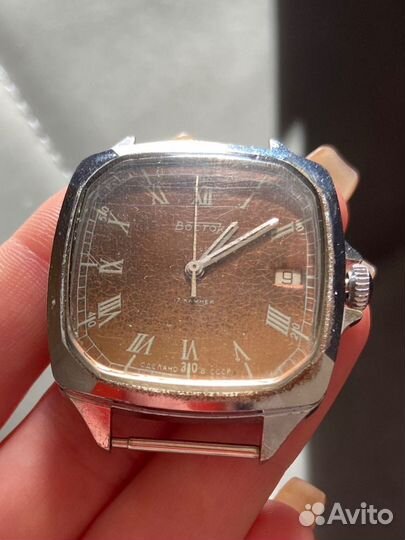 Часы СССР Восток с календарем механические