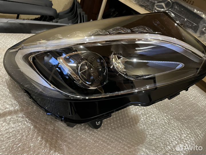 Правая передняя фара Mercedes W205 дорестайлинг