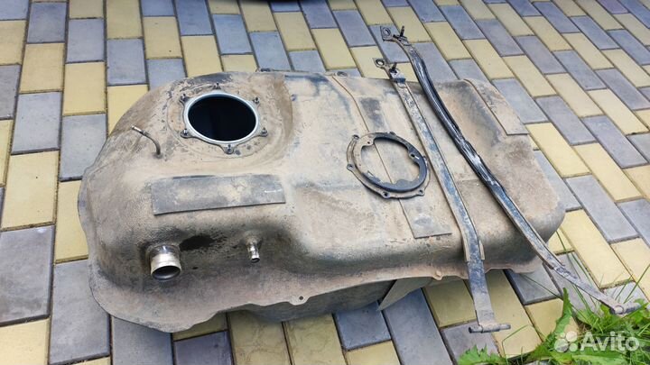 Бензобак на Mitsubishi Outlander 2022