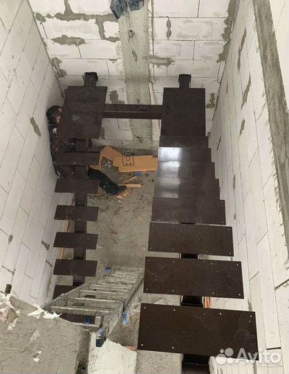 Лестница на металлокаркасе