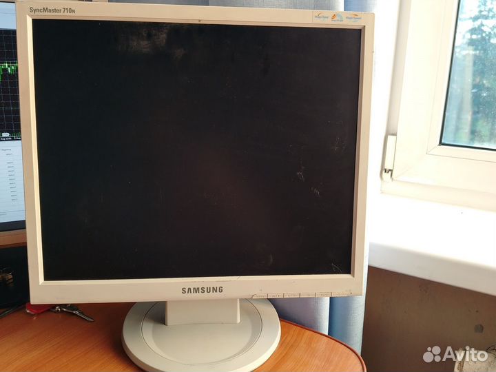 Монитор Samsung