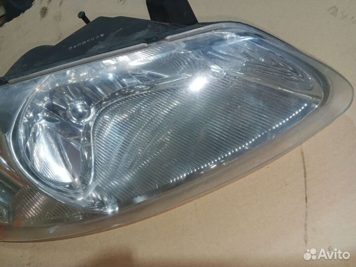 Фара правая Dodge Stratus 2002г