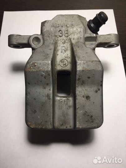 Toyota rav4 2.0 2006-2013 Тормозной суппорт правый