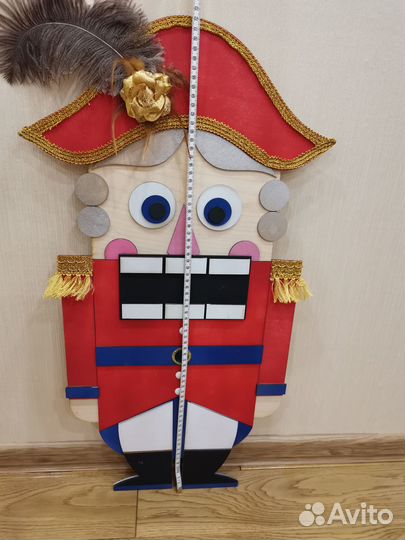 Щелкунчик деревянный