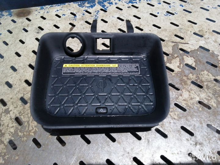 Беспроводное зарядное устройство Toyota Rav4 XA50