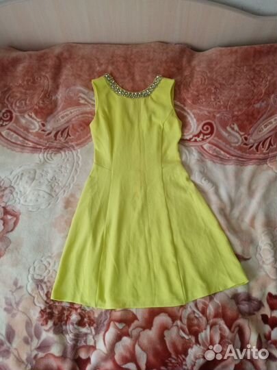 Платье ярко желотого цвета