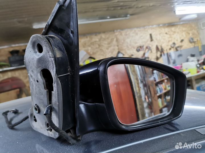 Зеркало правее volkswagen polo
