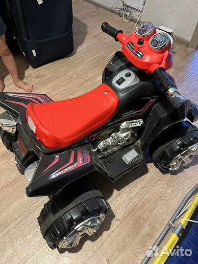 Детский квадроцикл на аккумуляторе