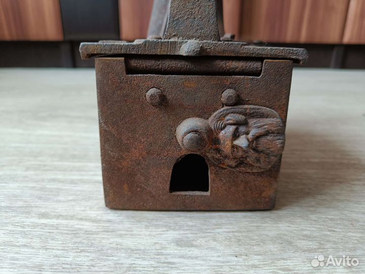 Утюг с трубой угольный старинный