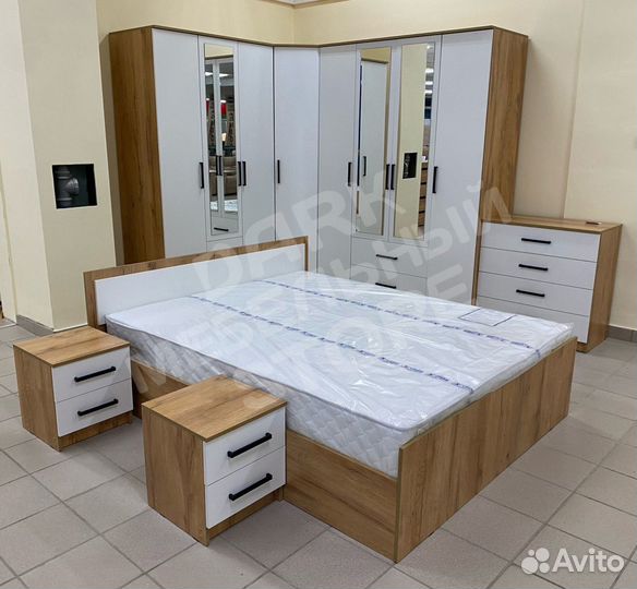 Спальный гарнитур
