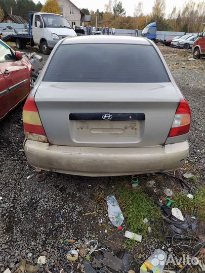 Hyundai accent крышка багажника