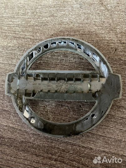 Эмблема крышки багажника Nissan Note (E11)