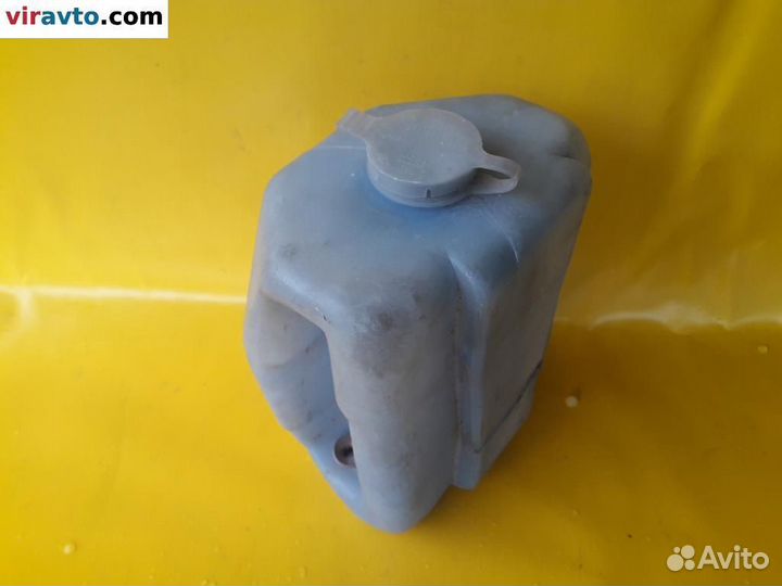 Бачок омывателя Audi 100 c3