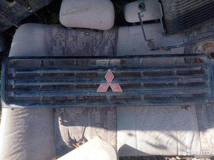 Решетка радиатора Mitsubishi Pajero 2 1994