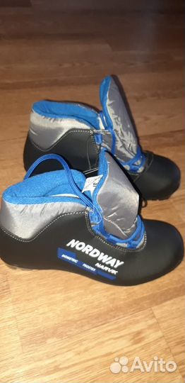 Лыжные ботинки