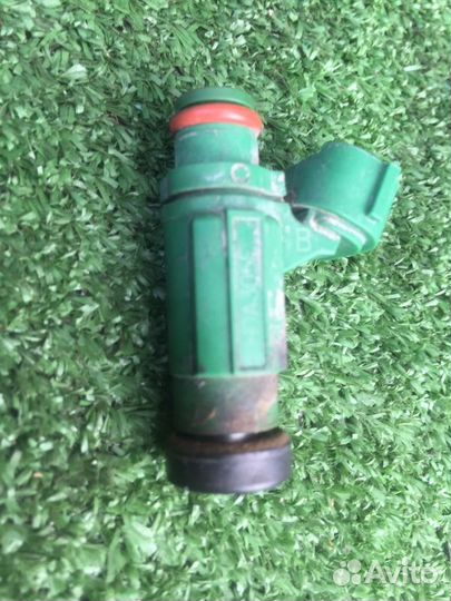 Форсунка топливная Mitsubishi Outlander CU5W 4G69