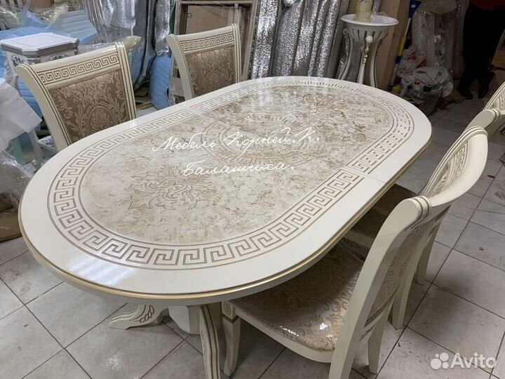 Стол Версаче с мраморным рисунком новый
