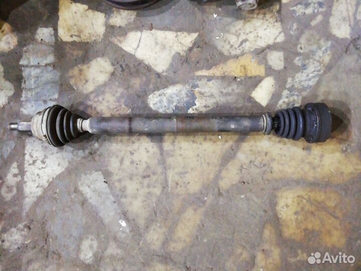 Привод передний правый Volkswagen Golf 3