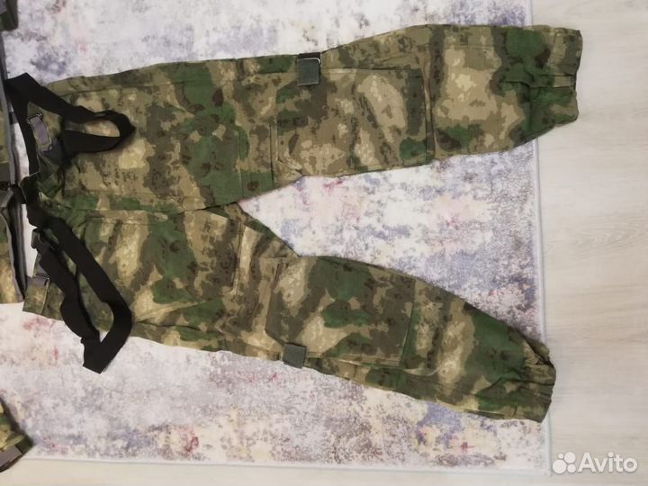 Защитный костюм с кевларовыми вставками