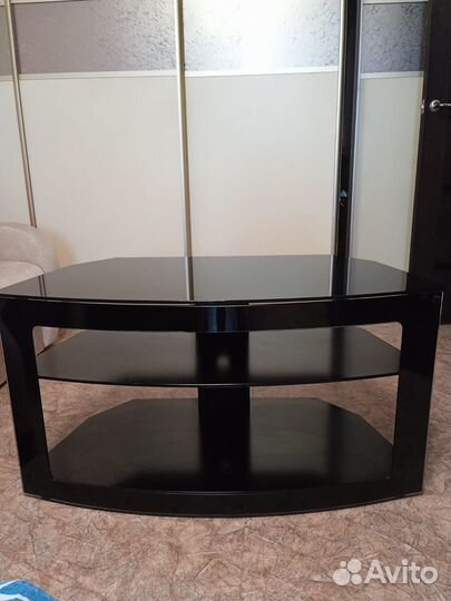 Стеклянная тумба под тв