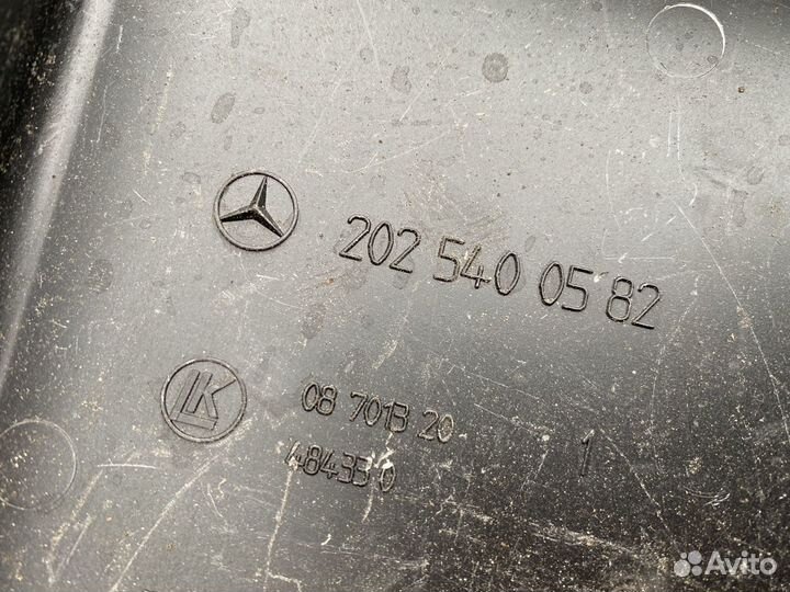 Крышка блока предохранителей Mercedes w202 w208