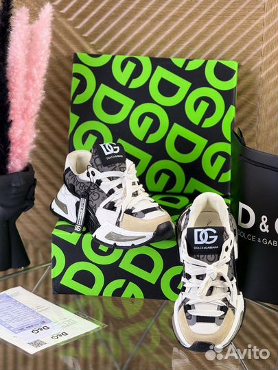 Кроссовки женские