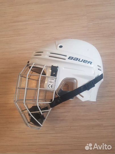 Хоккейный шлем
