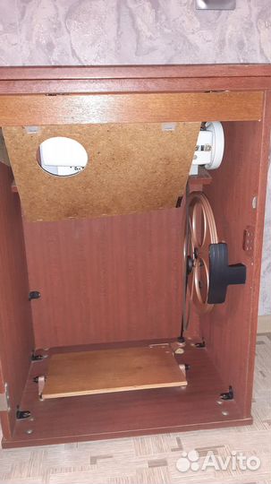 Швейная машина и иглы. Чеховский мебельный комб-т