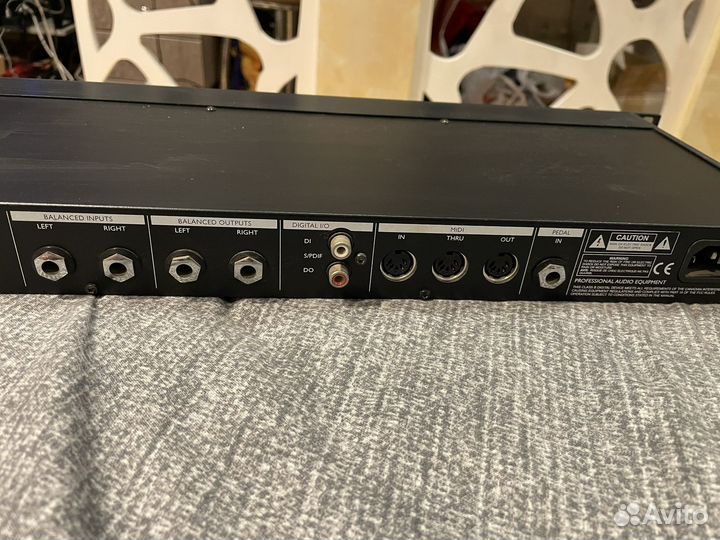 Процессор эффектов TC Electronic M-One