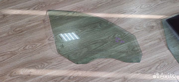 Стекло передней правой двери BMW 5 E60