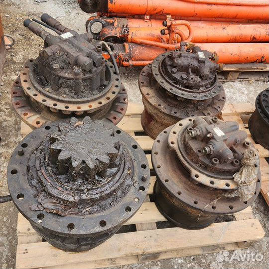 Редуктор хода хитачи 330