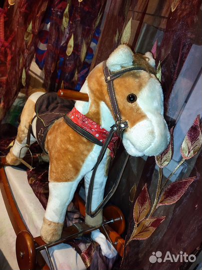 Лошадка качалка со звуковыми эффектами на колесах