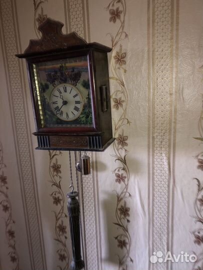 Старинные настенные антикварные часы с грузом