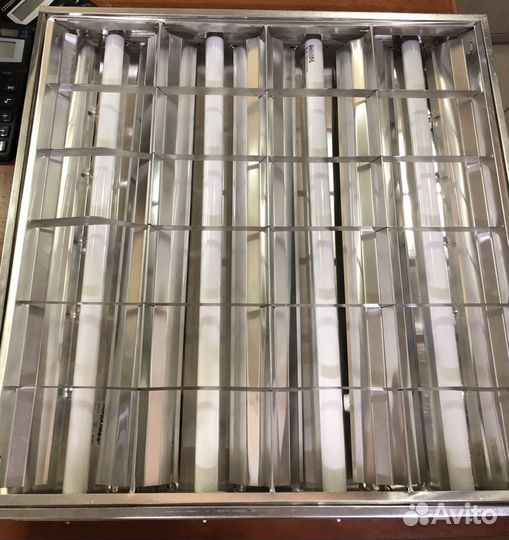 Светильник растровый, встраиваемый в потолок