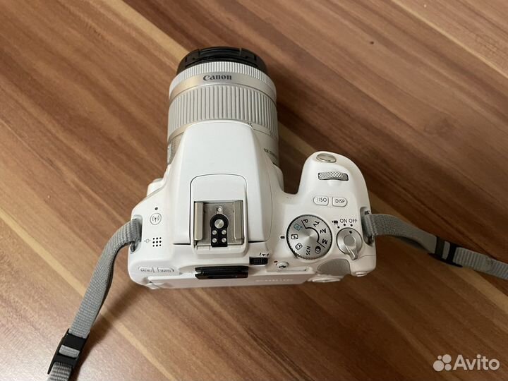 Зеркальная камера Canon EOS 200D, белая