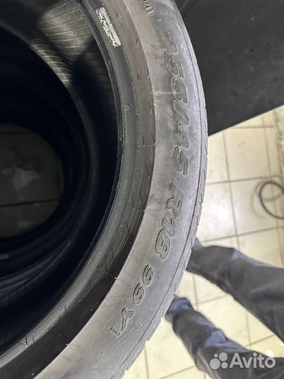 Pirelli P Zero 255/45 R18