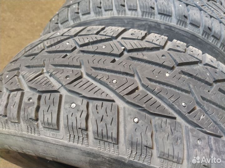 Kormoran SUV Stud 215/65 R16 102T