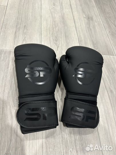 Боксерские перчатки