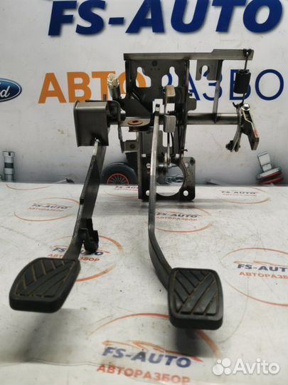 Блок педалей Suzuki Grand Vitara 2 2.0 (J20A)