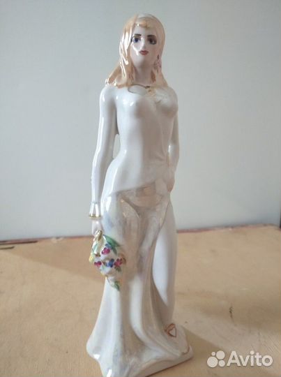 Статуэтка фарфор Аленький цветочек,Полонное