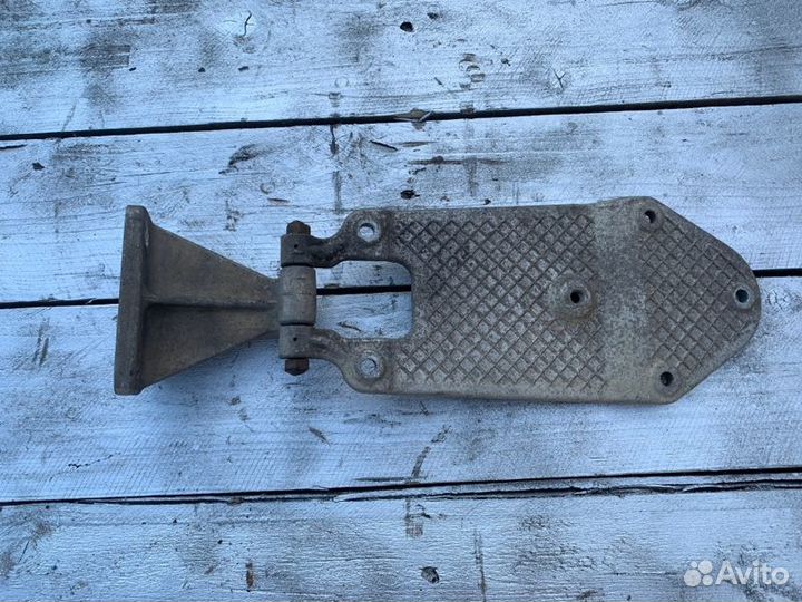 Петля капота Renault Premium