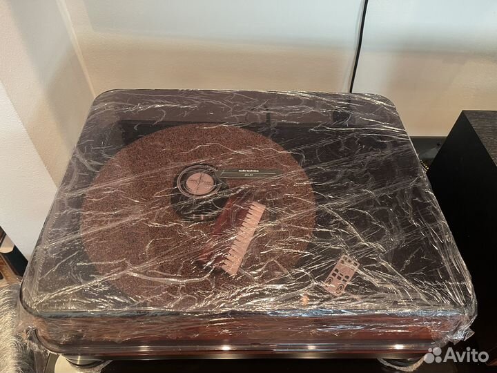 Виниловый проигрыватель Audio-Technica LP7