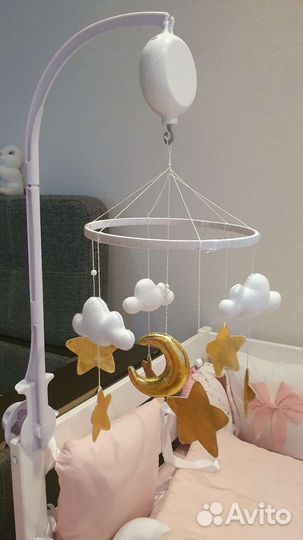 Музыкальный мобиль на кроватку