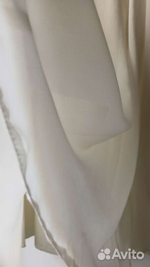 Белый женский костюм