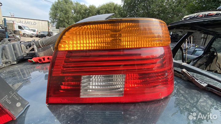 Задние фанари е 39
