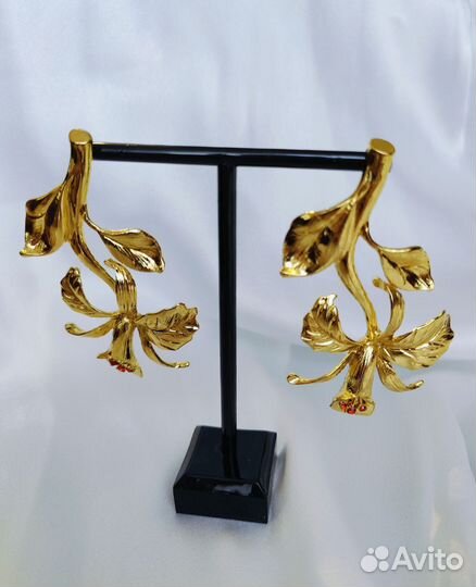 Крупные стильные серьги цветы