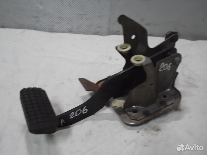 Педаль тормоза Пежо 206