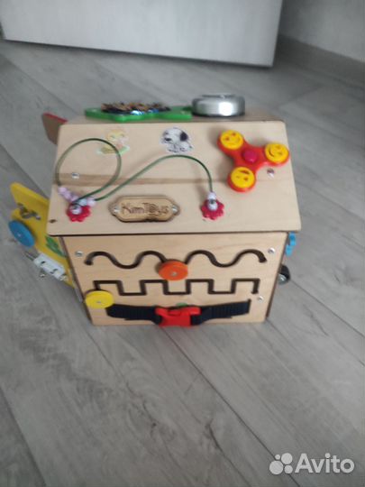 Бизиборд домик