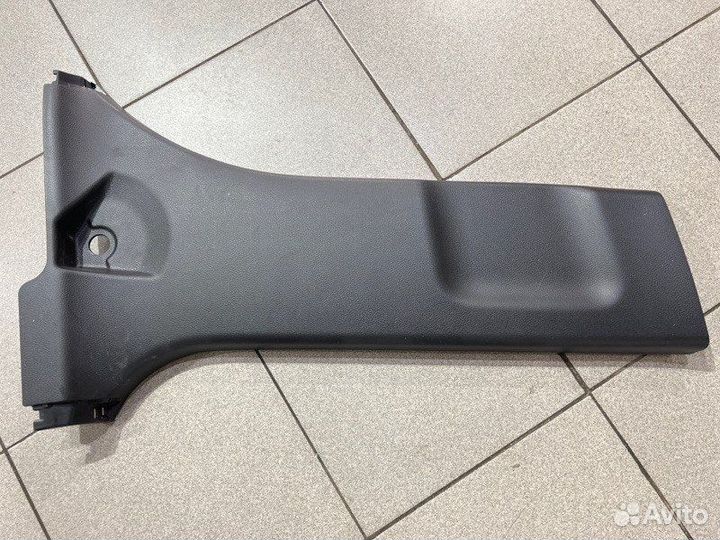 Обшивка стойки кузова правая Toyota Rav4