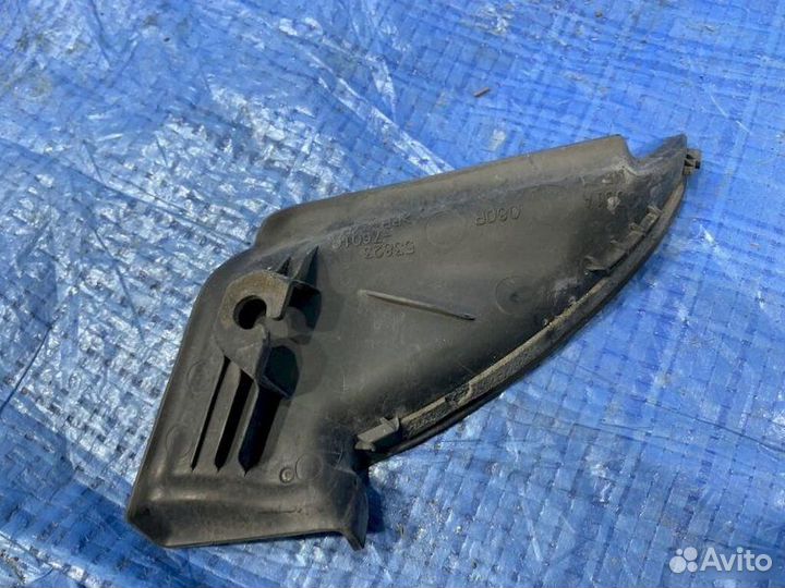 Уголок решетки под дворники передний правый Lexus